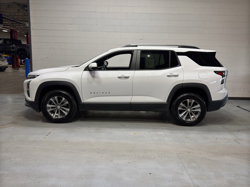 Used 2025 Chevrolet Equinox LT w/ Convenience Package II image 2