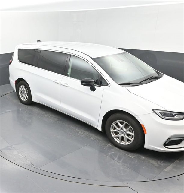 Used 2024 Chrysler Pacifica Touring-L image 35