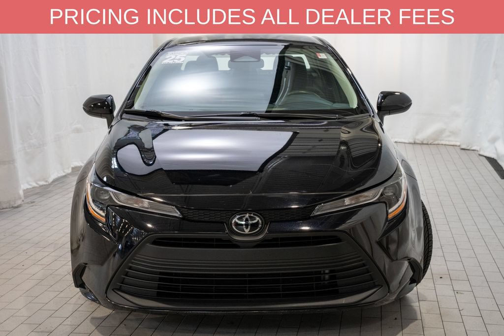 Used 2025 Toyota Corolla LE FWD image 2