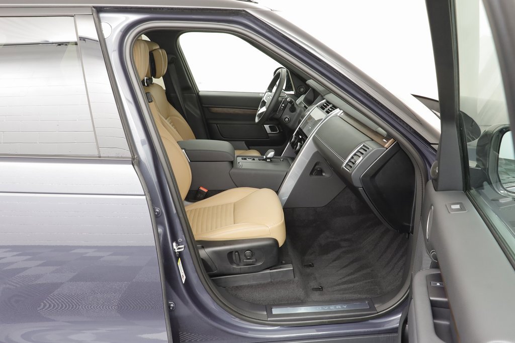 Used 2024 Land Rover Discovery Dynamic SE image 21