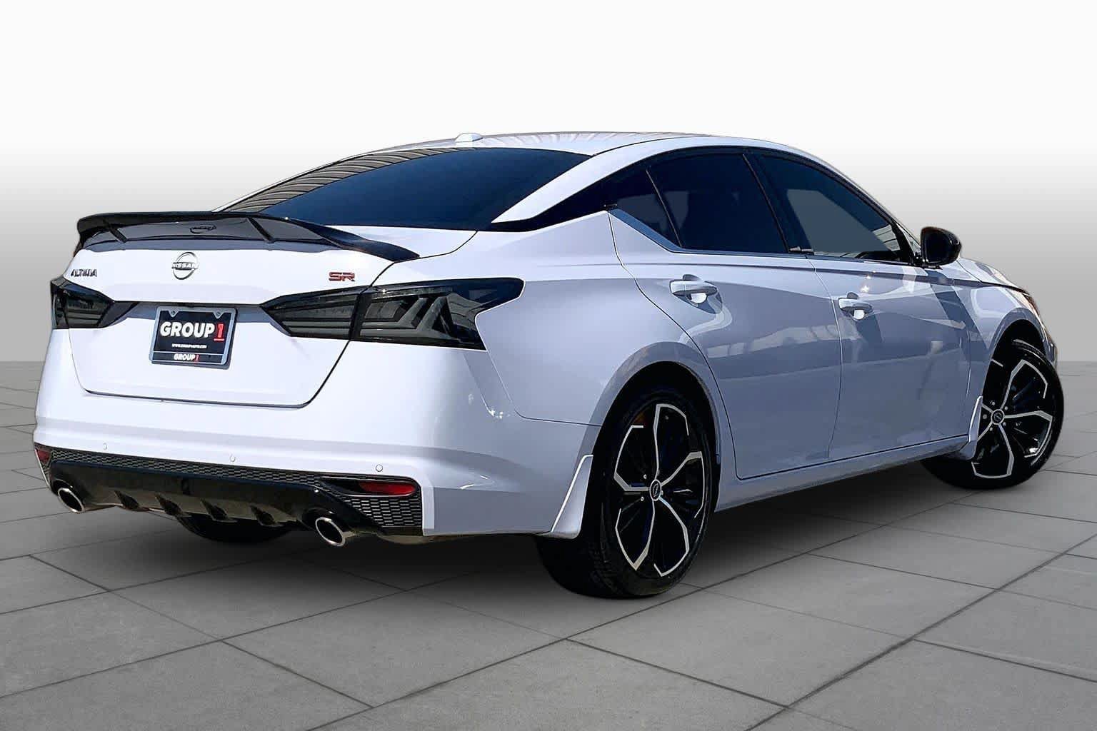 Used 2024 Nissan Altima 2.5 SR w/ SR Premium Package FWD image 13