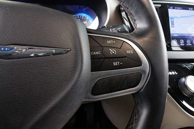 Used 2017 Chrysler Pacifica Touring-L FWD image 15