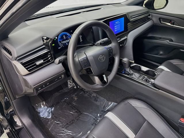Used 2025 Toyota Camry SE image 9