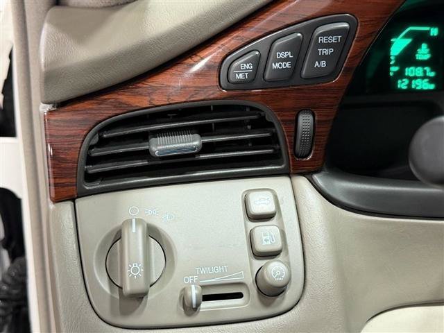 Used 2005 Cadillac De Ville Premium FWD image 35