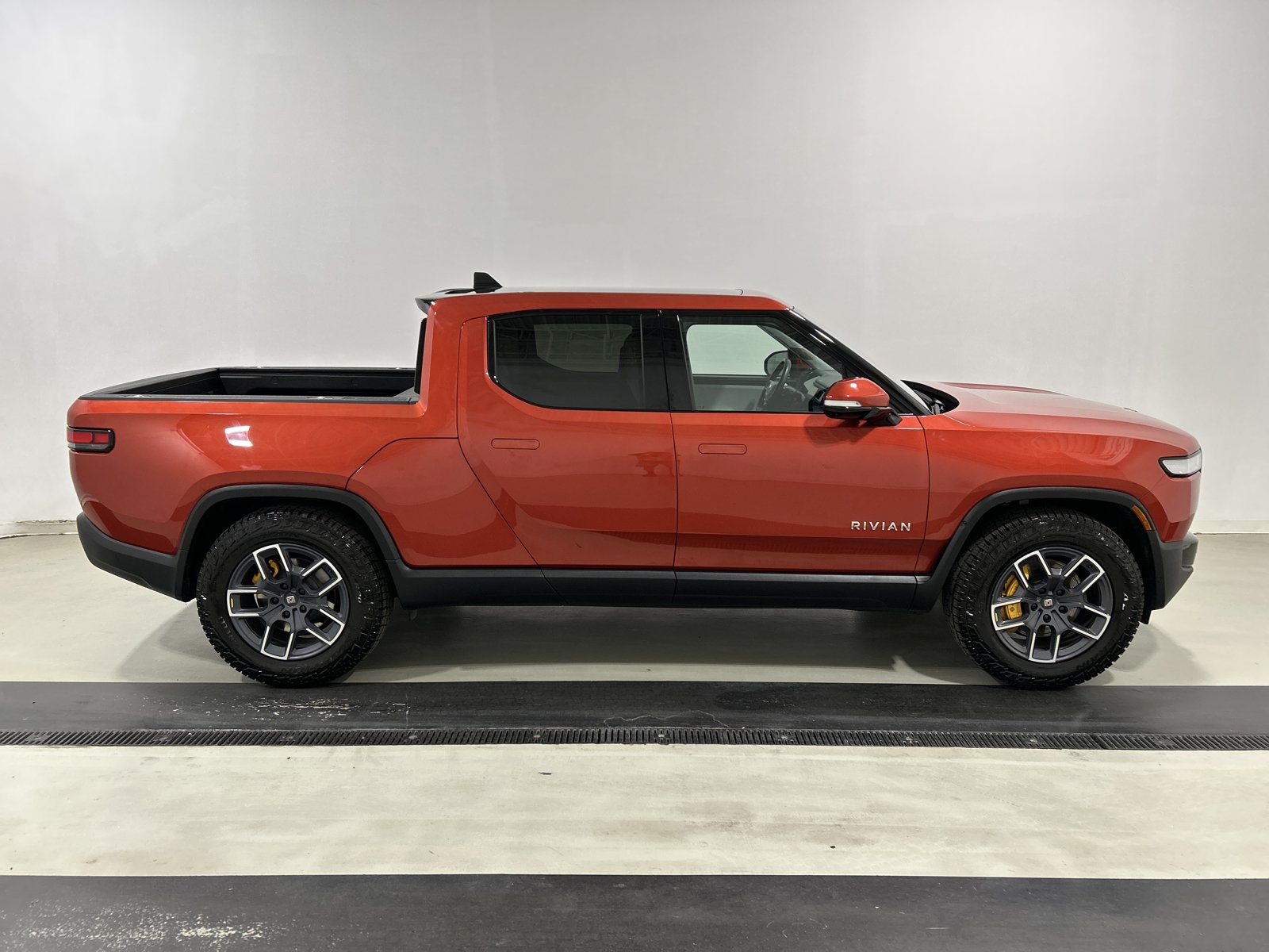 Used 2023 Rivian R1T Adventure AWD/4WD image 6