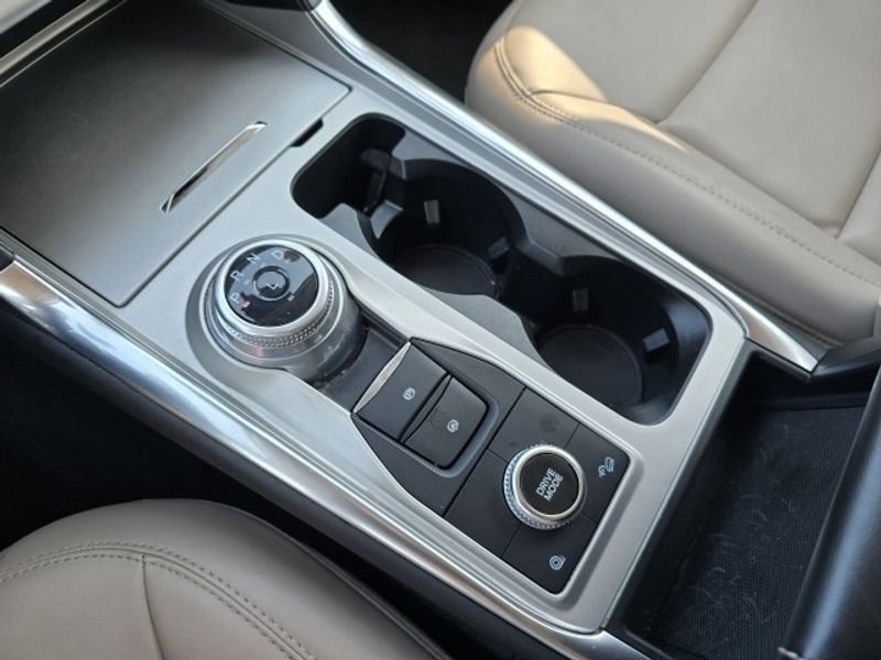 Used 2022 Ford Explorer XLT w/ Equipment Group 202A image 25