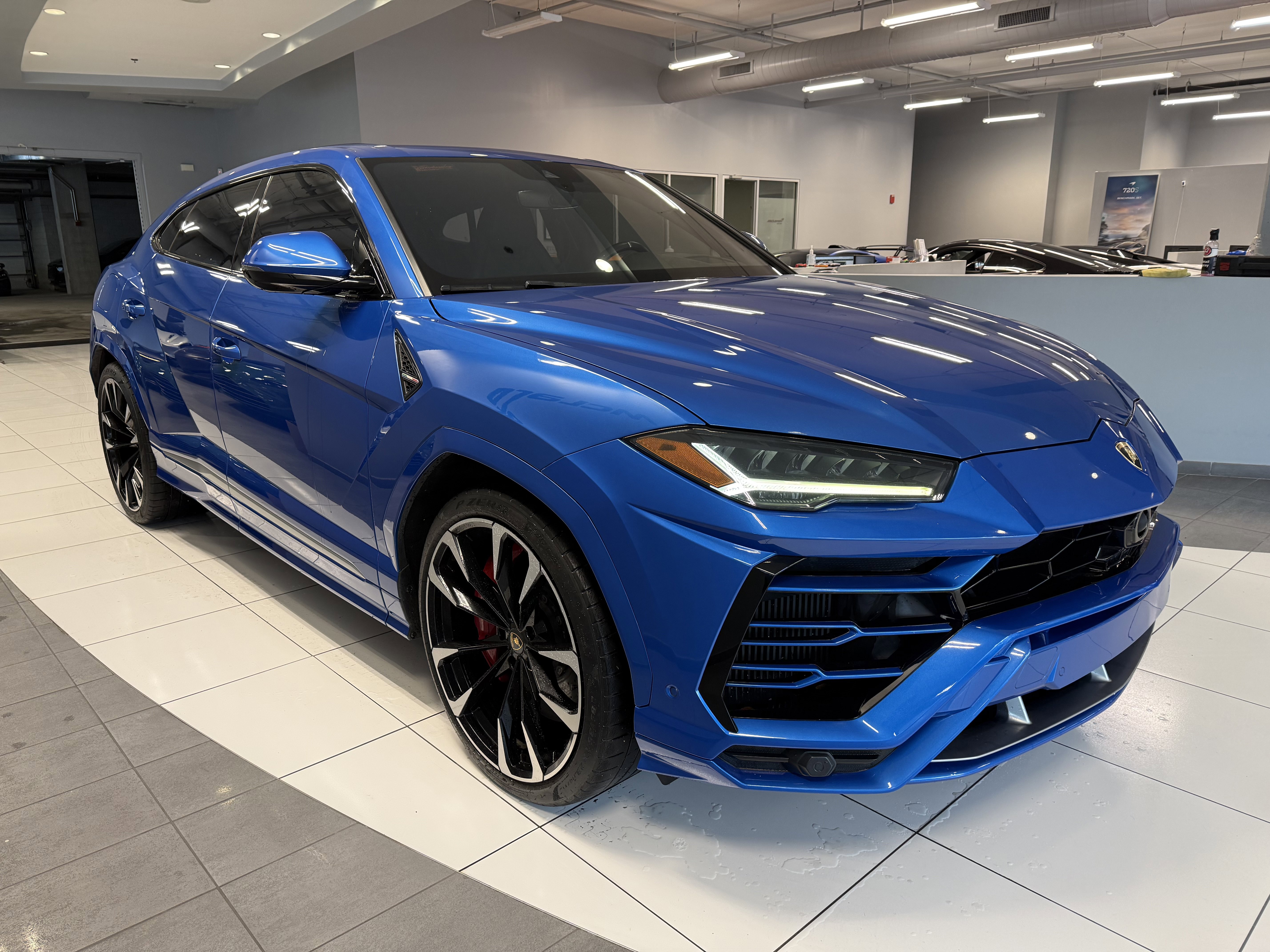 Used 2020 Lamborghini Urus image 6