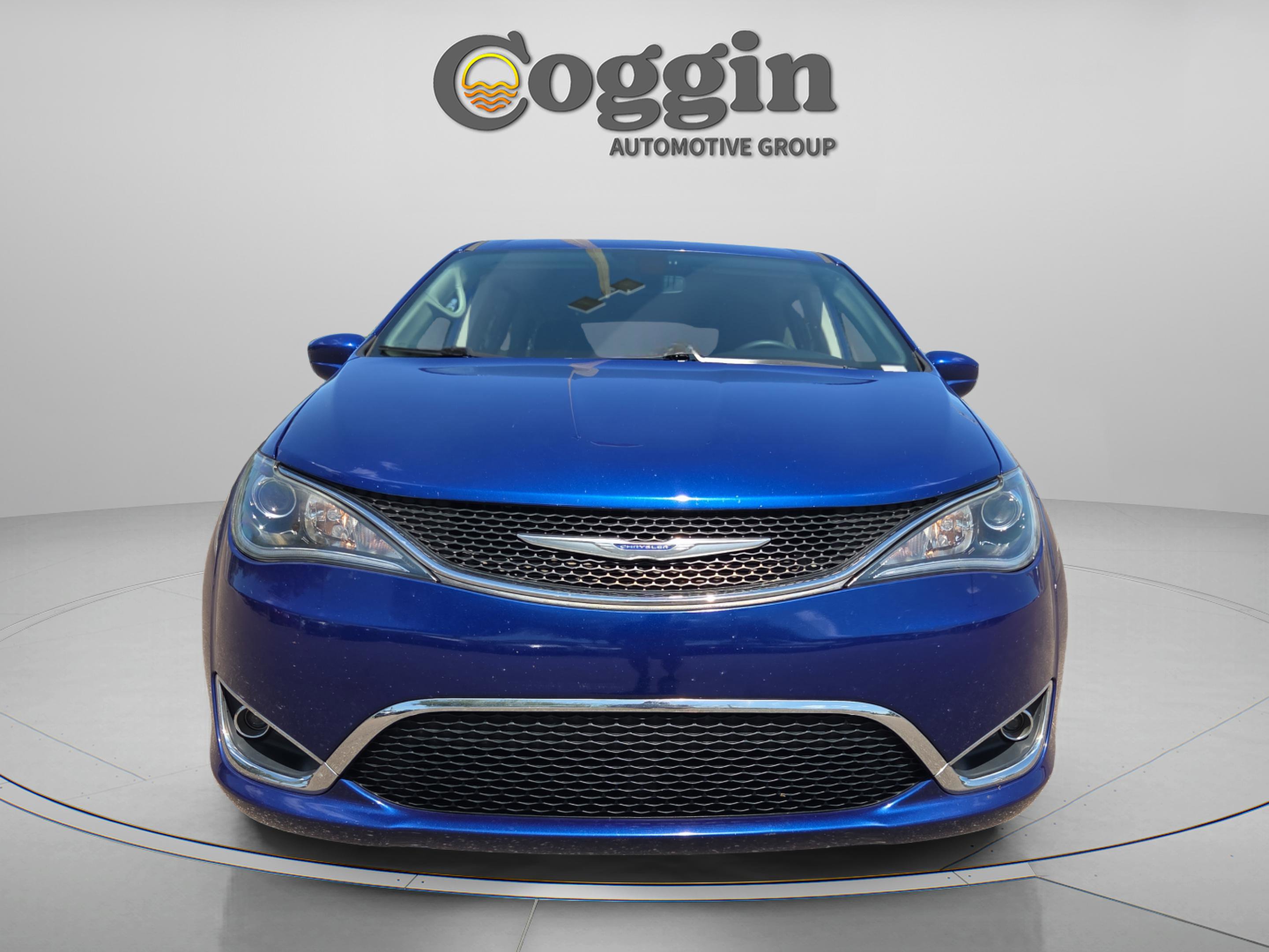 Used 2020 Chrysler Pacifica Touring image 8