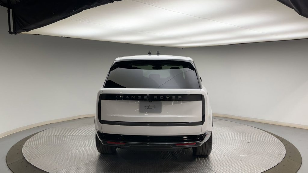 Used 2024 Land Rover Range Rover SE AWD/4WD image 3