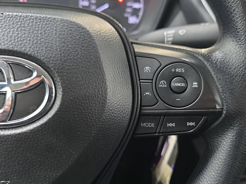 Used 2025 Toyota Corolla LE FWD image 17