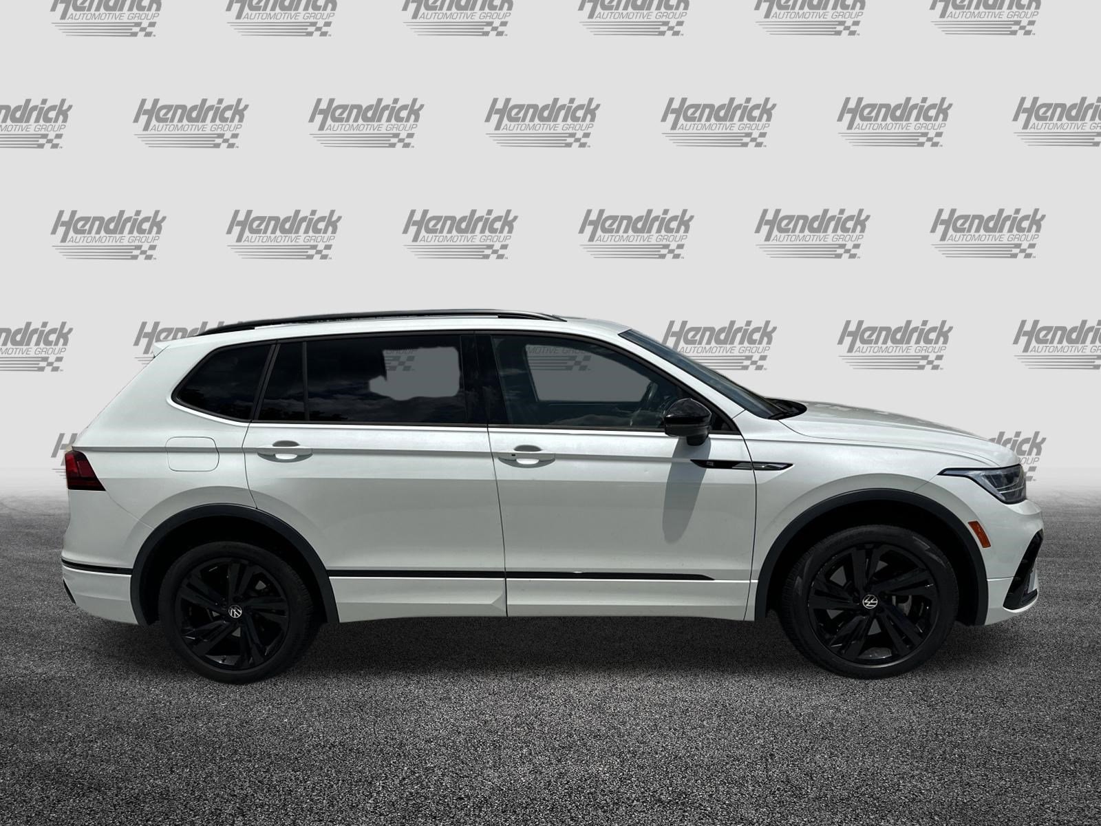 Used 2023 Volkswagen Tiguan SE R-Line FWD image 11