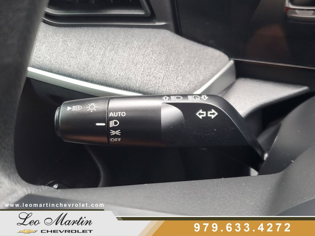 Used 2025 Nissan Kicks SV FWD image 27