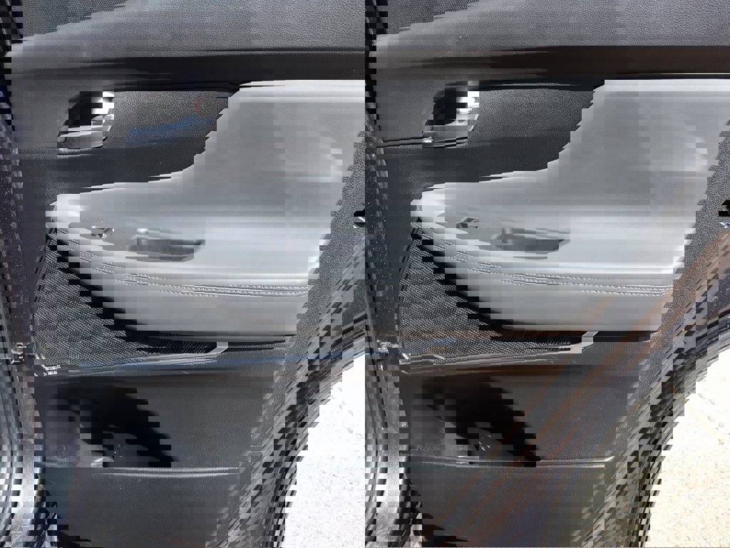 Used 2023 Hyundai Santa Fe SEL w/ Premium Package image 12