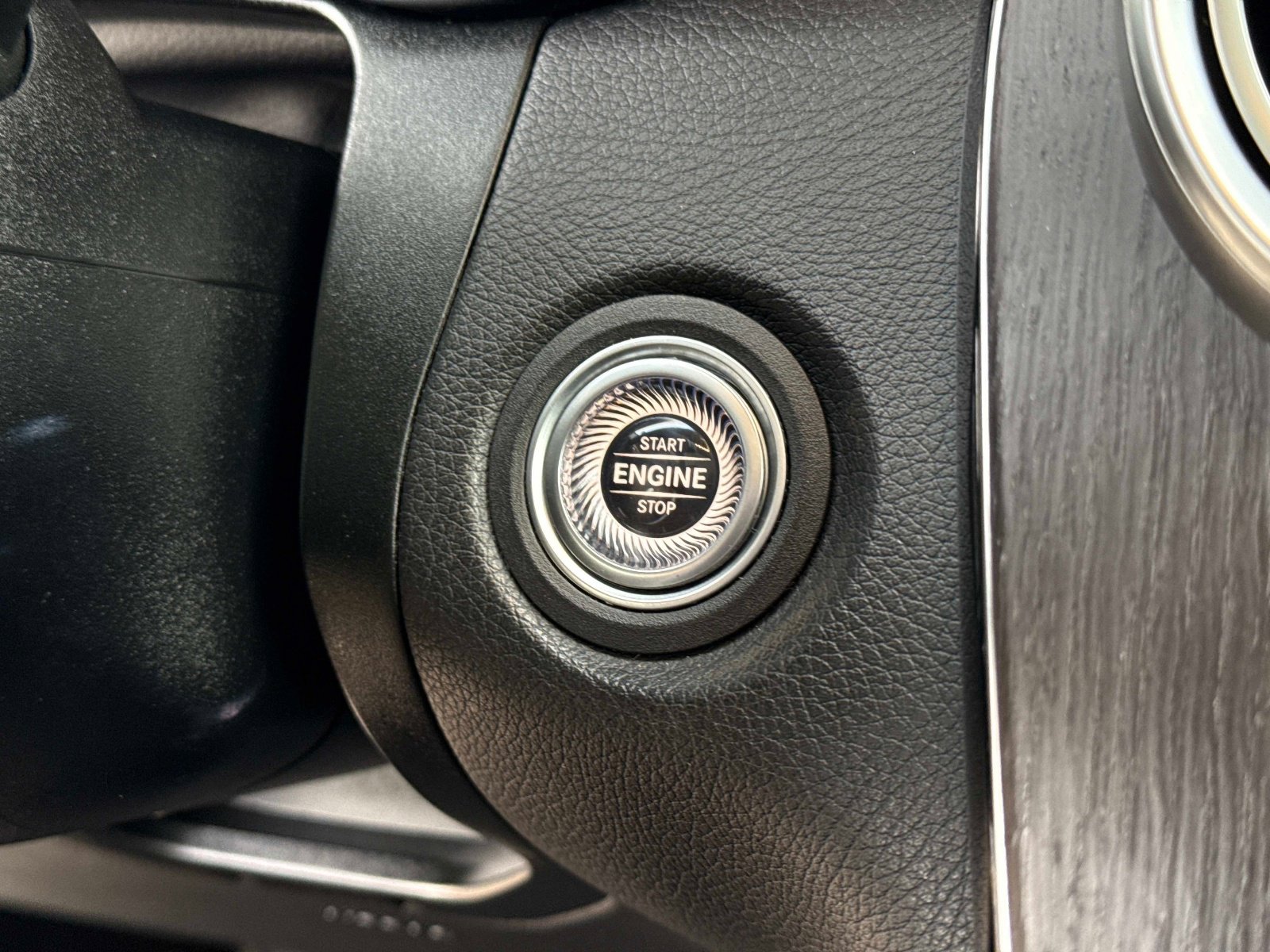 Used 2021 Mercedes-Benz GLC 300 4MATIC image 29