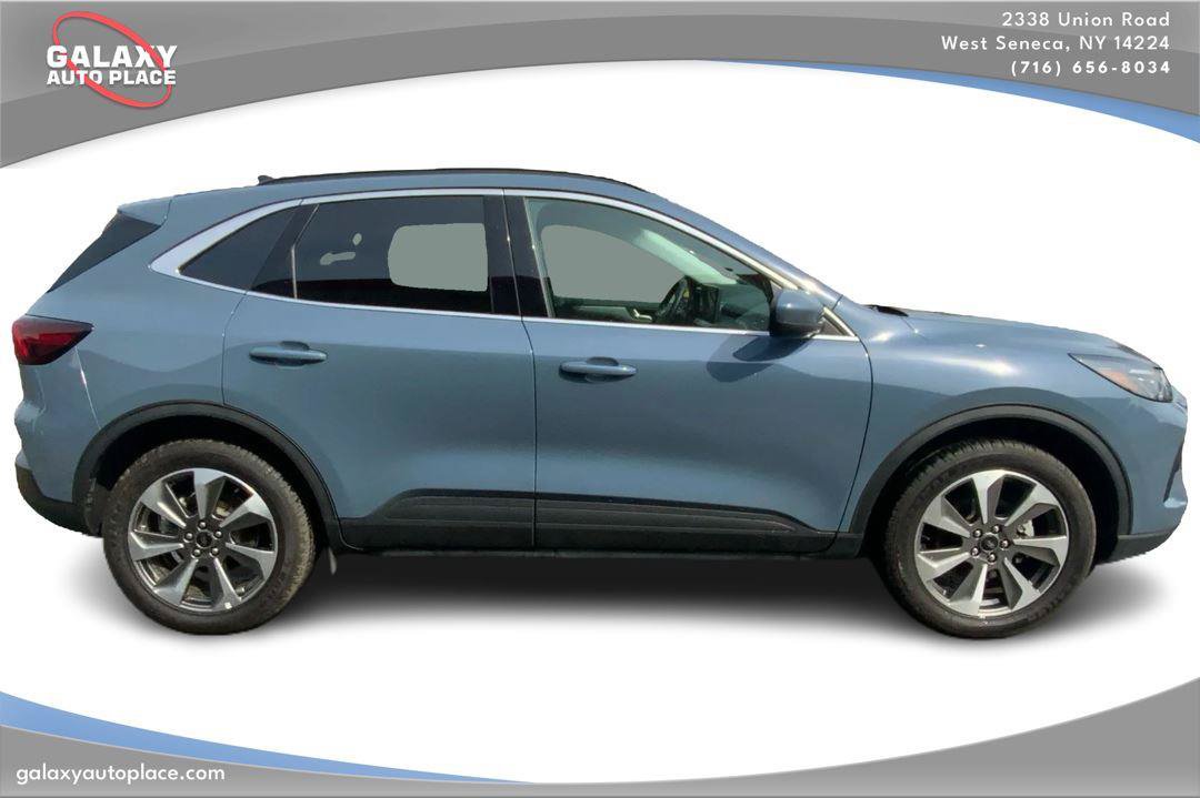 Used 2025 Ford Escape Platinum AWD/4WD image 4