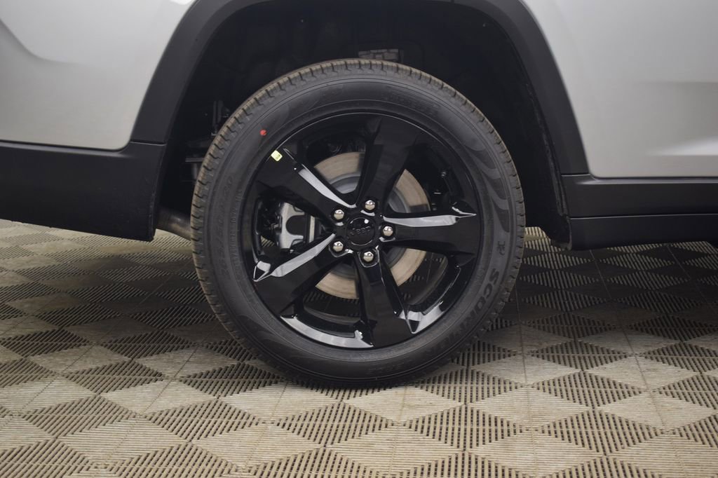 New 2026 Jeep Grand Cherokee L Limited w/ Limited Altitude Package image 9