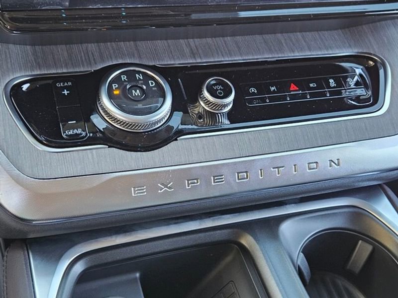 New 2025 Ford Expedition Platinum w/ Platinum Ultimate Package image 21