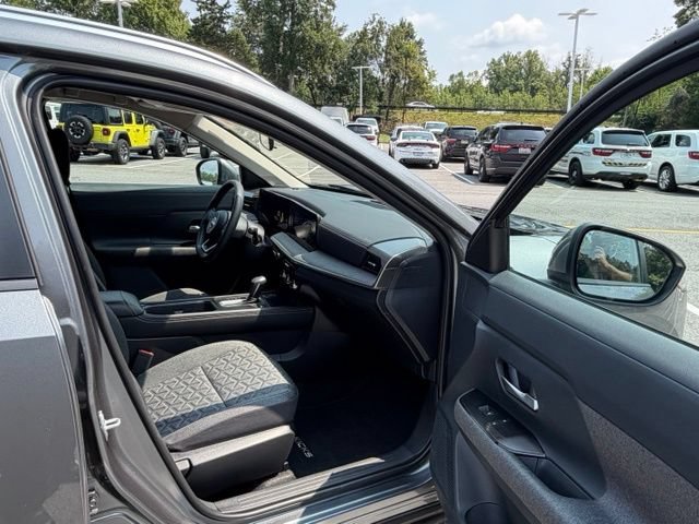 Certified 2025 Nissan Kicks SV w/ SV Premium Package AWD/4WD image 25