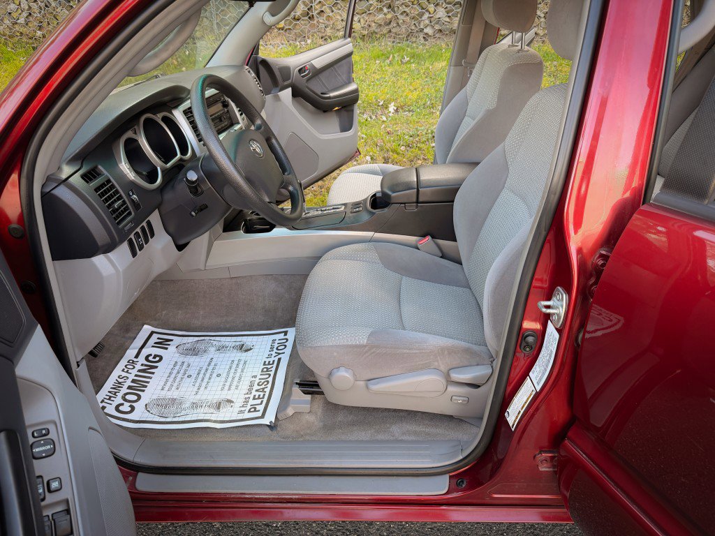 Used 2005 Toyota 4Runner SR5 image 10
