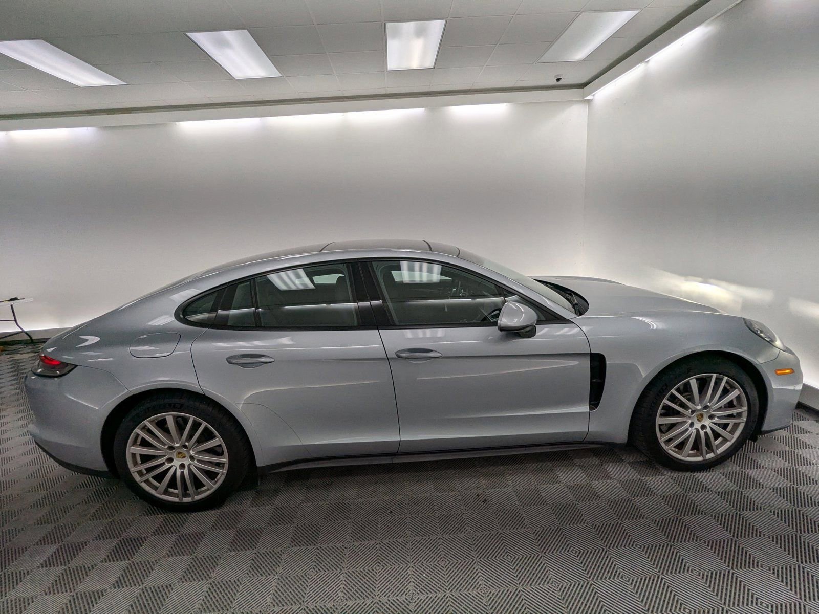 Certified 2021 Porsche Panamera image 5