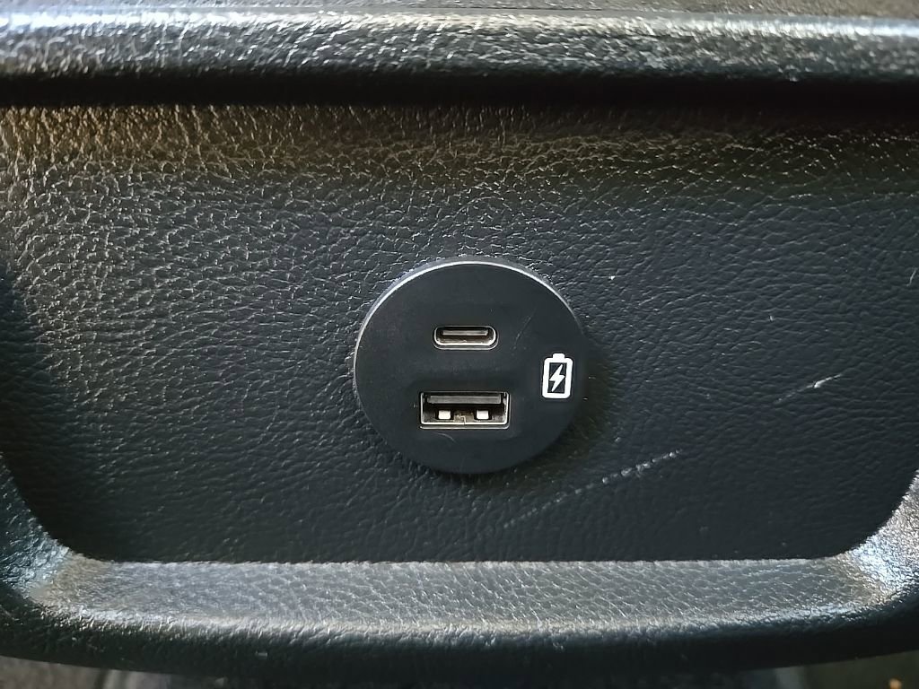 Used 2021 Ford Edge SE image 36