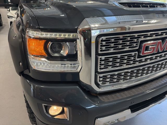 Used 2018 GMC Sierra 2500 Denali w/ Duramax Plus Package AWD/4WD image 35