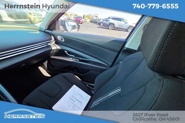 Used 2024 Hyundai Elantra SEL w/ Convenience Package image 11