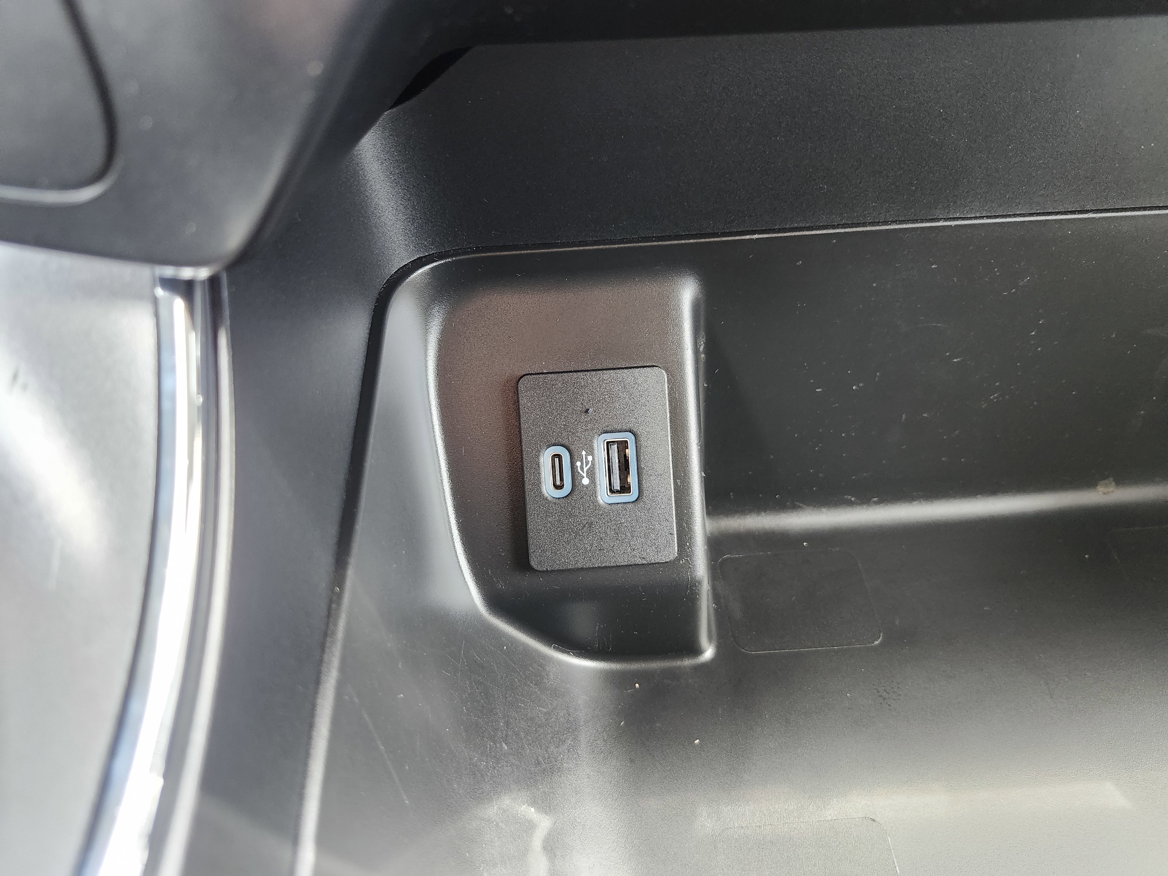 Used 2023 Ford F150 Lightning Pro image 11