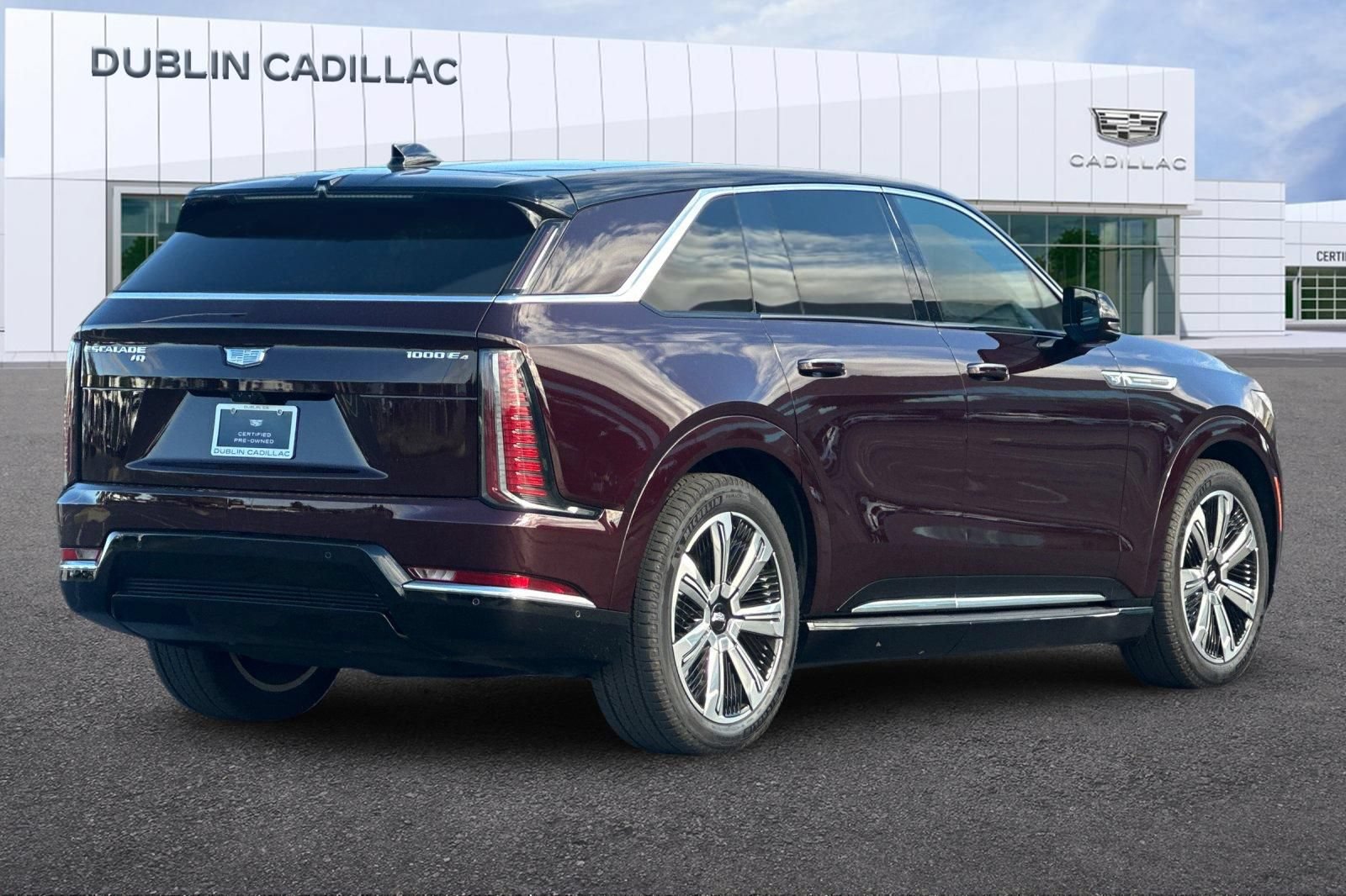Certified 2026 Cadillac Escalade IQ Luxury 2 w/ LPO, Etrunk Organizer Package AWD/4WD image 4
