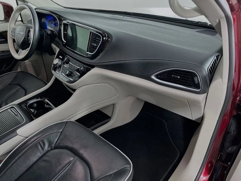 Used 2021 Chrysler Pacifica Limited image 32