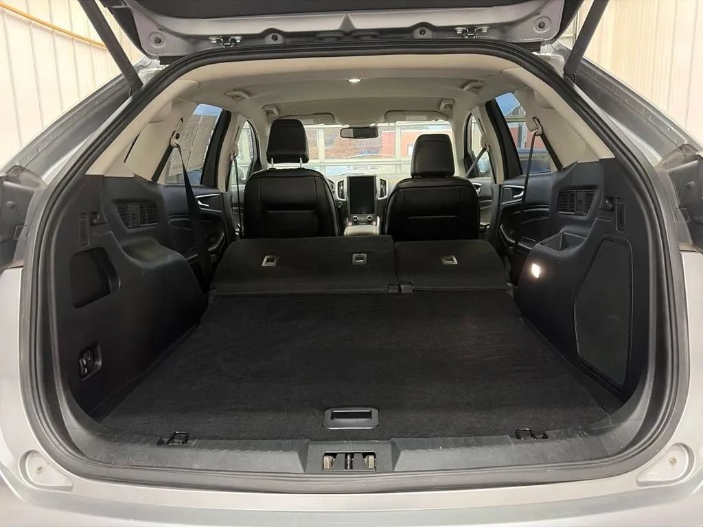 Used 2024 Ford Edge Titanium AWD/4WD image 16