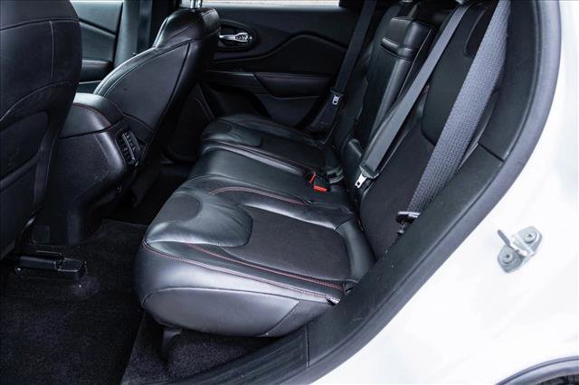 Used 2017 Jeep Cherokee Trailhawk w/ Cold Weather Group image 23