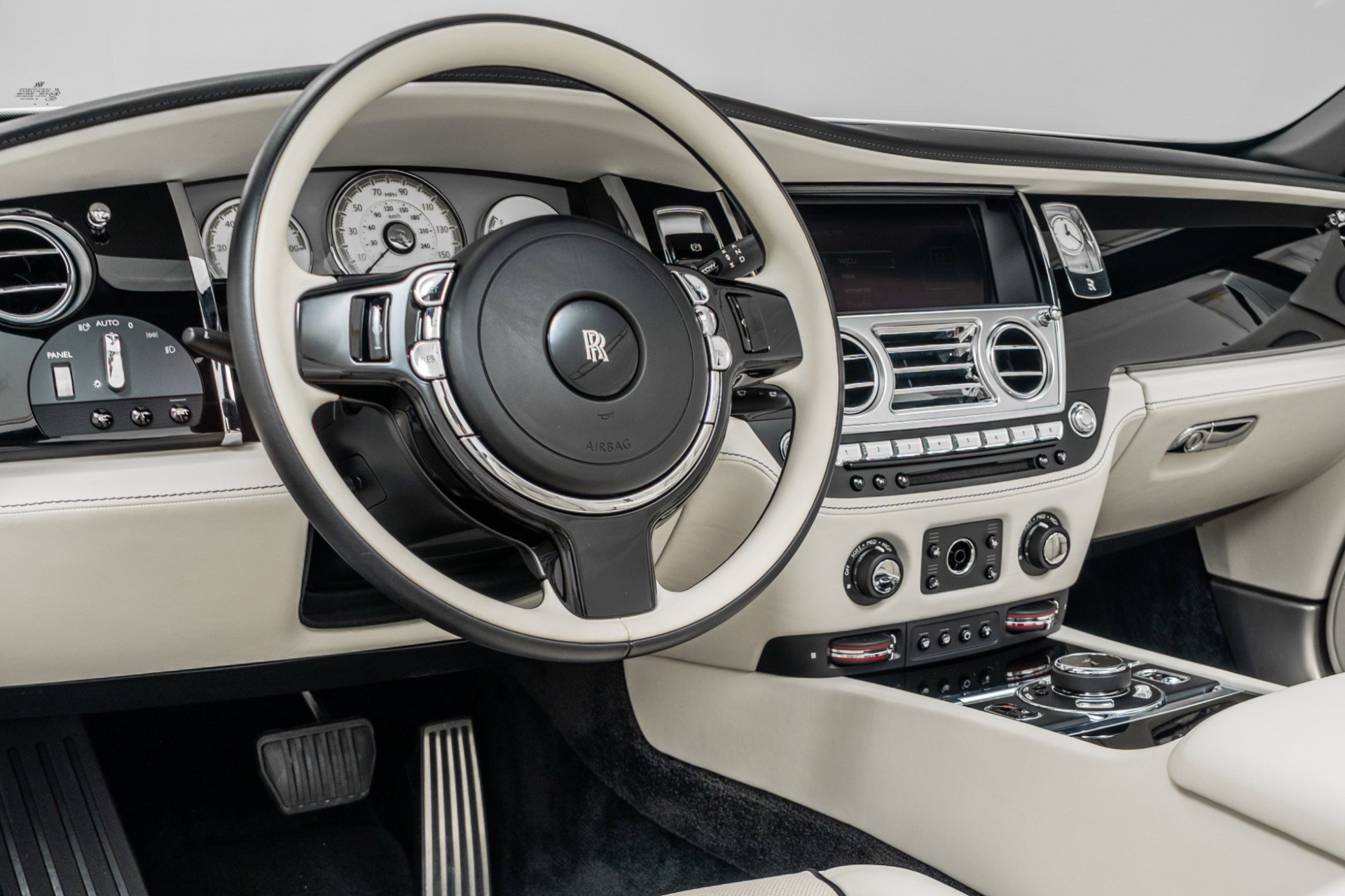 Used 2020 Rolls-Royce Dawn RWD image 13