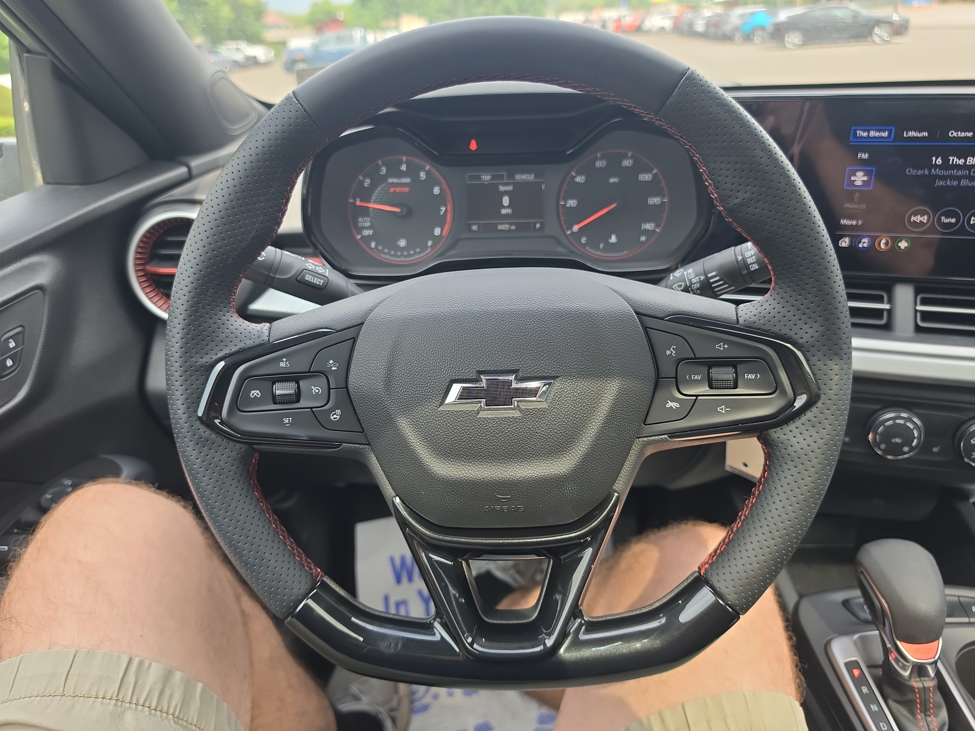 Used 2026 Chevrolet Trax RS w/ Sunroof Package FWD image 19