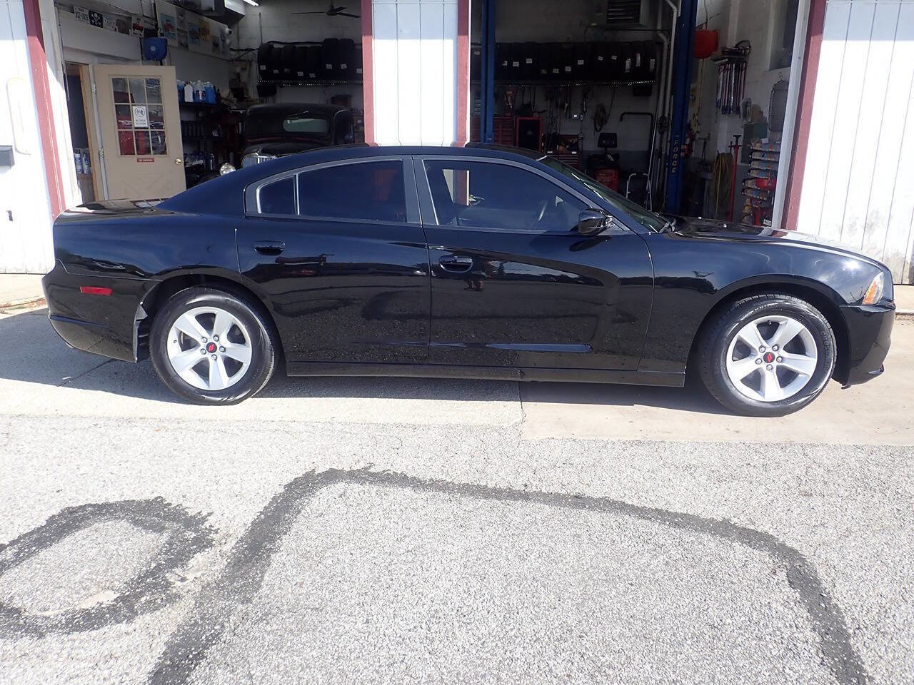 Used 2013 Dodge Charger SE image 21