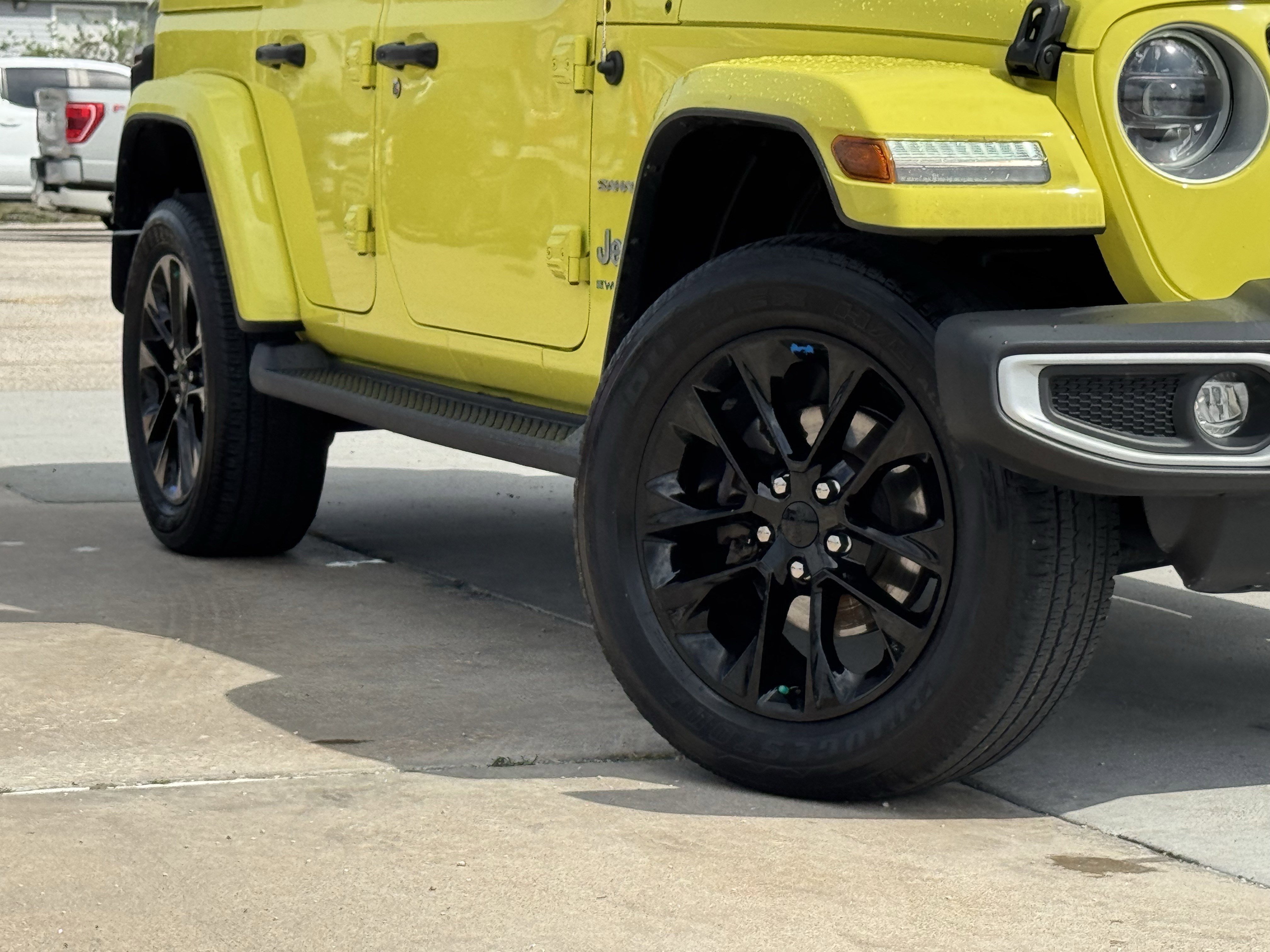 Used 2023 Jeep Wrangler Sahara AWD/4WD image 12