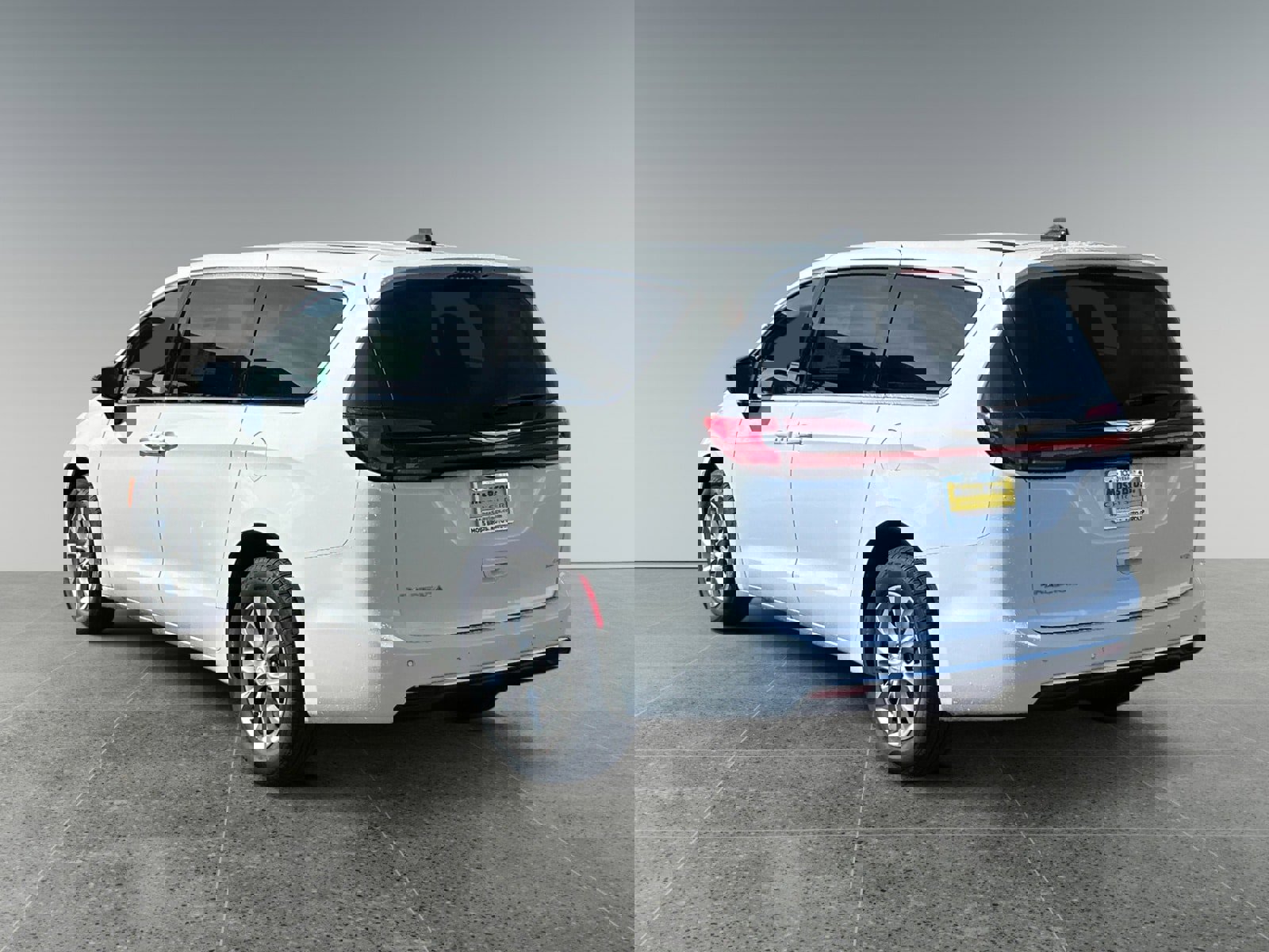 New 2026 Chrysler Pacifica Select AWD/4WD image 3