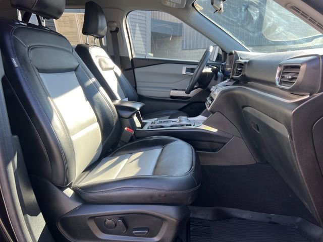 Used 2023 Ford Explorer XLT w/ Equipment Group 202A AWD/4WD image 11