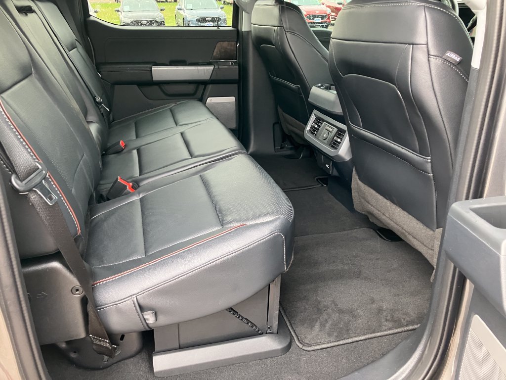 Used 2023 Ford F250 Lariat w/ Lariat Ultimate Package AWD/4WD image 17