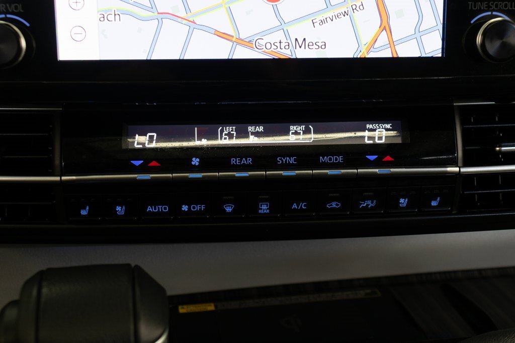 Used 2024 Toyota Sienna Limited image 33