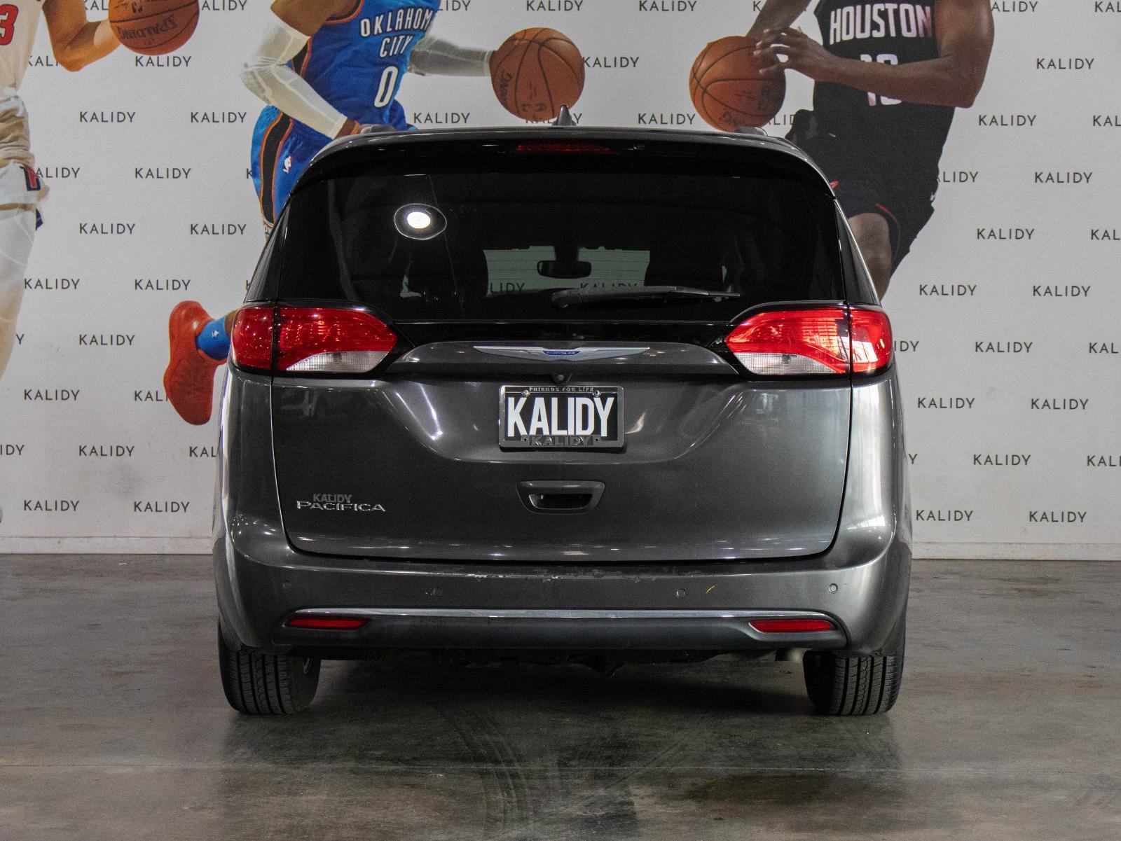 Used 2019 Chrysler Pacifica Touring-L image 22