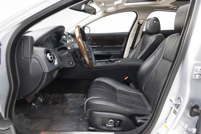 Used 2016 Jaguar XJ R-Sport image 30