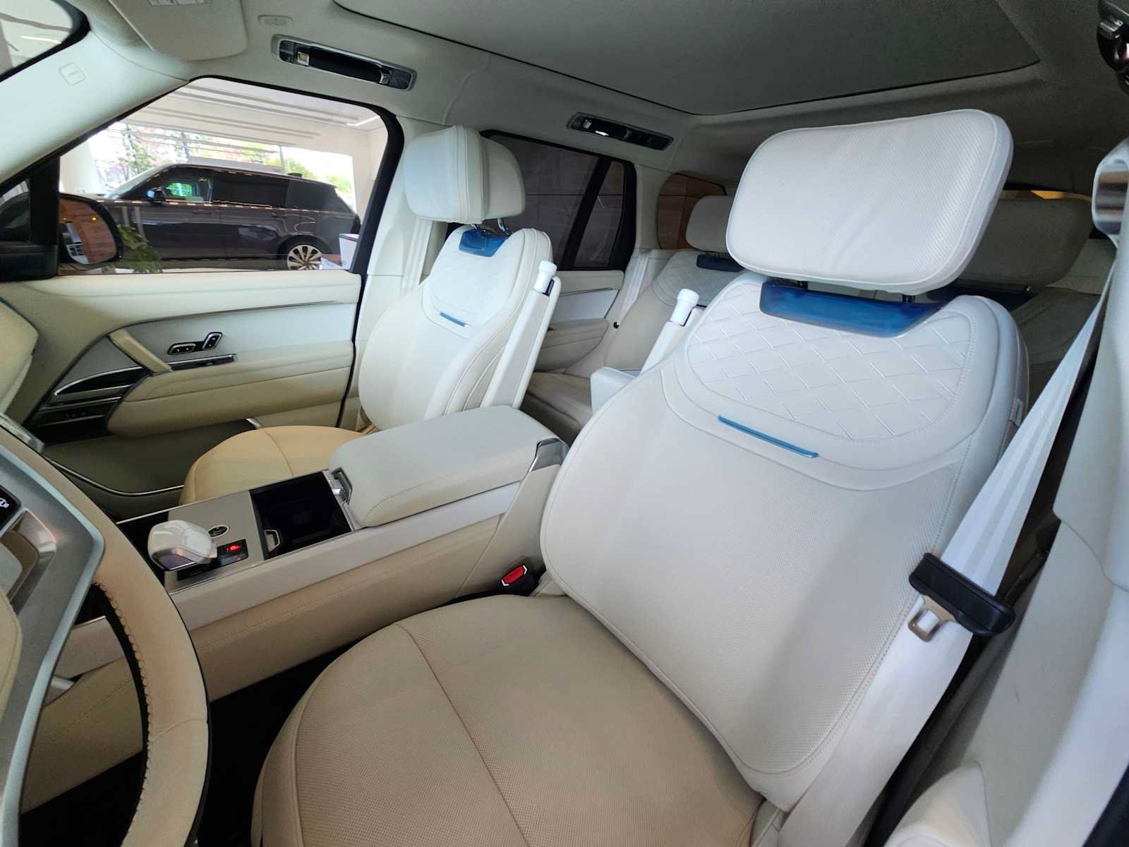 New 2026 Land Rover Range Rover SV AWD/4WD image 21