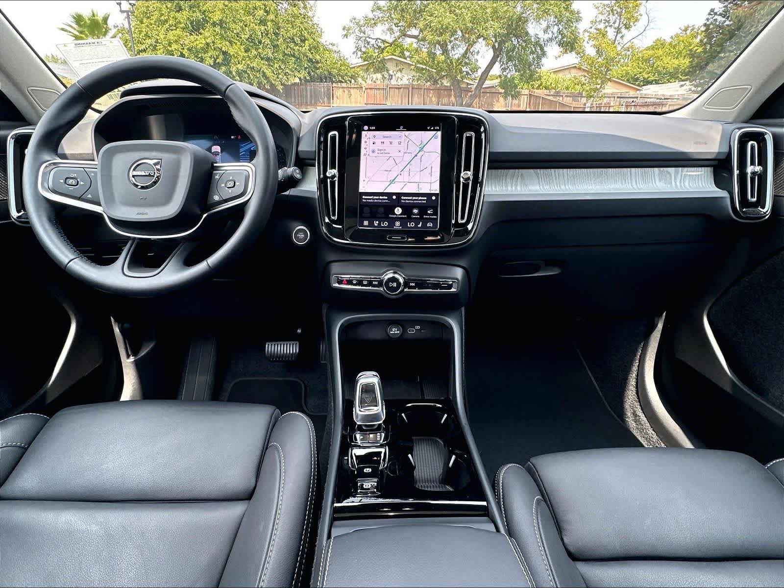 Used 2025 Volvo XC40 B5 Ultra AWD/4WD image 18