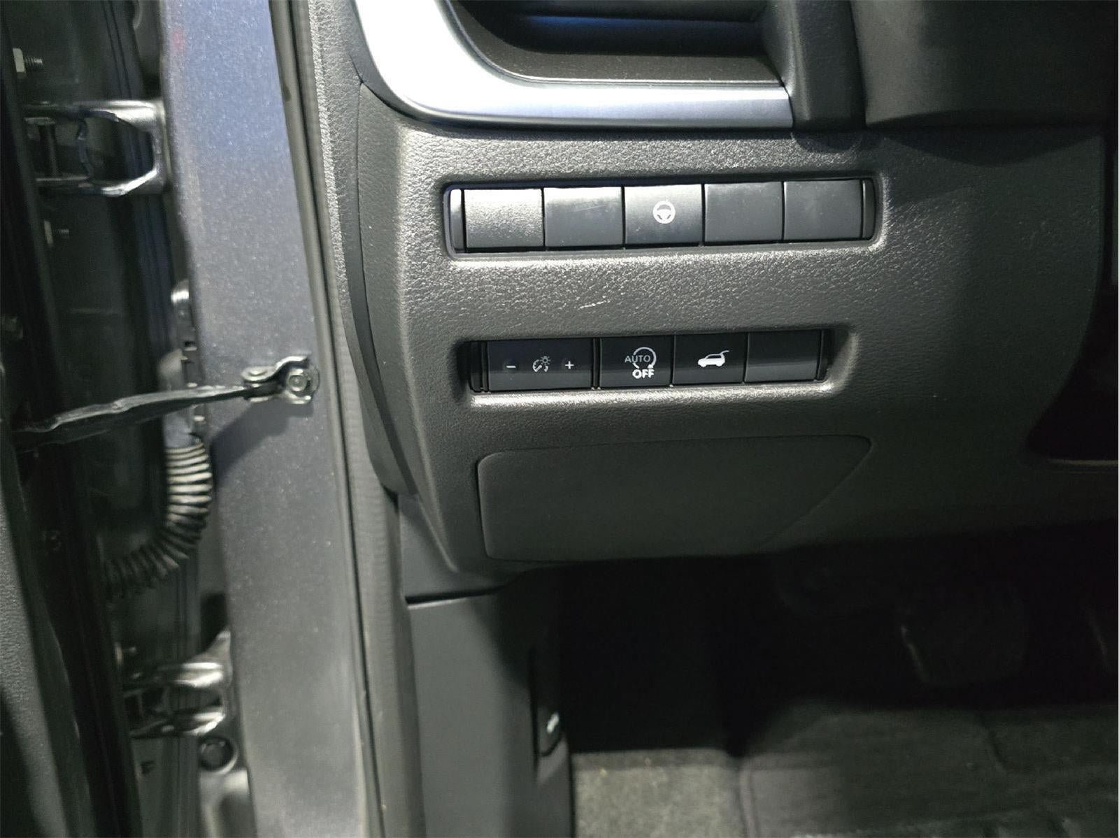 Used 2025 Nissan Rogue SV FWD image 10