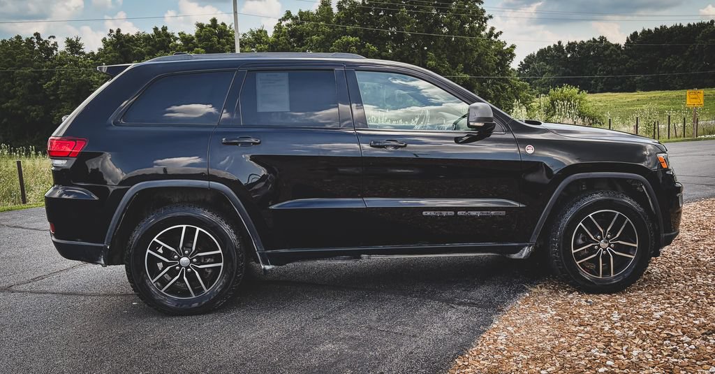 Used 2017 Jeep Grand Cherokee Trailhawk AWD/4WD image 13