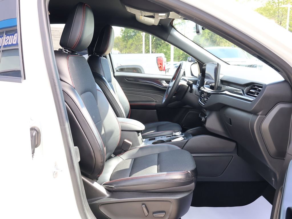 Used 2023 Ford Escape ST-Line Elite AWD/4WD image 32