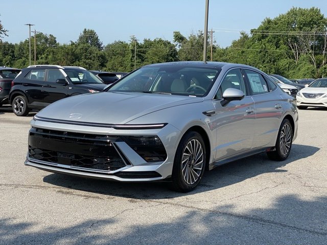 New 2025 Hyundai Sonata Limited image 3
