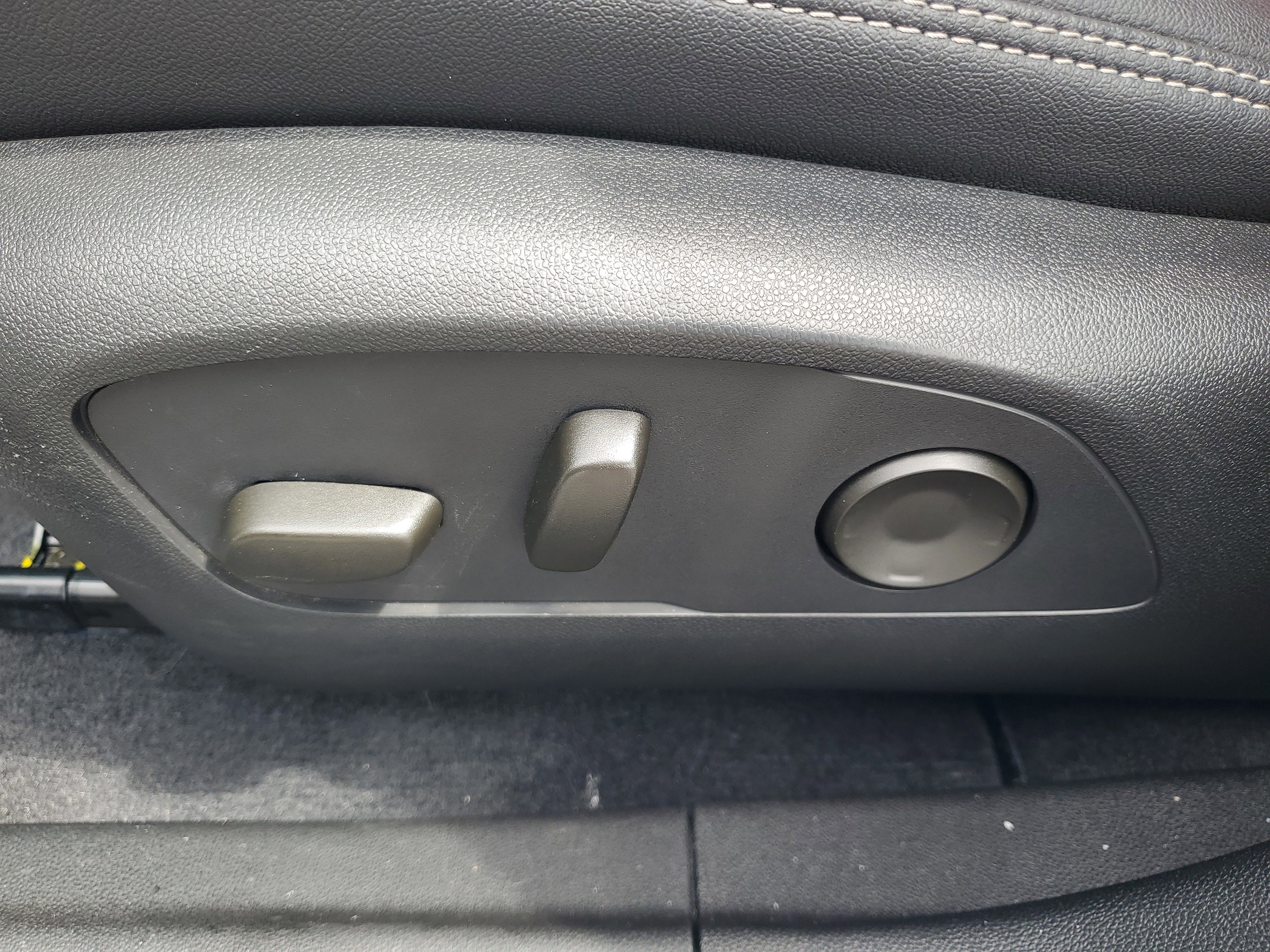 Used 2024 Chevrolet Equinox EV RS FWD image 14
