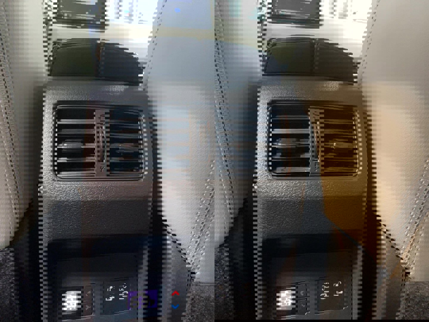 Used 2024 Nissan Rogue SL w/ SL Premium Package image 30